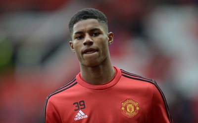 中欧电竞热评-伊拉克球员赛后跪地感恩